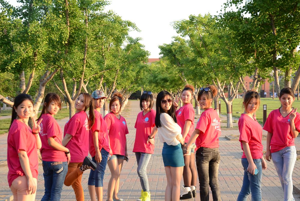 郑州大学电气工程学院庆五四欢送毕业生晚会化妆活动