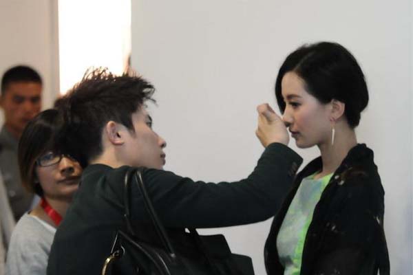 男孩学化妆有优势吗？